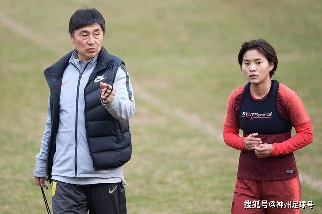 卡罗尔：性侵经历仍在阴影中，我无法释怀